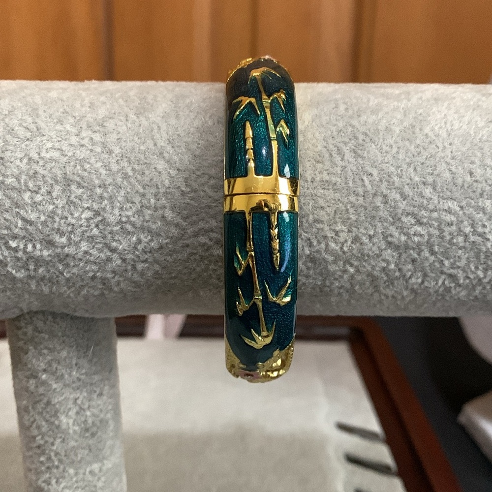 Jiu Long Xing gold tone green and pink hinge bracelet - Picture 2 of 7